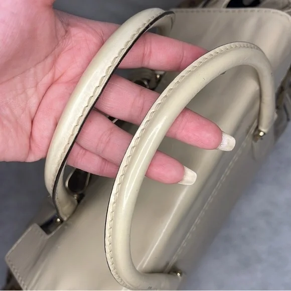 GUCCI Only Used Once! Large Monogram Tote Dust Bag Included - Picture 8 of 13